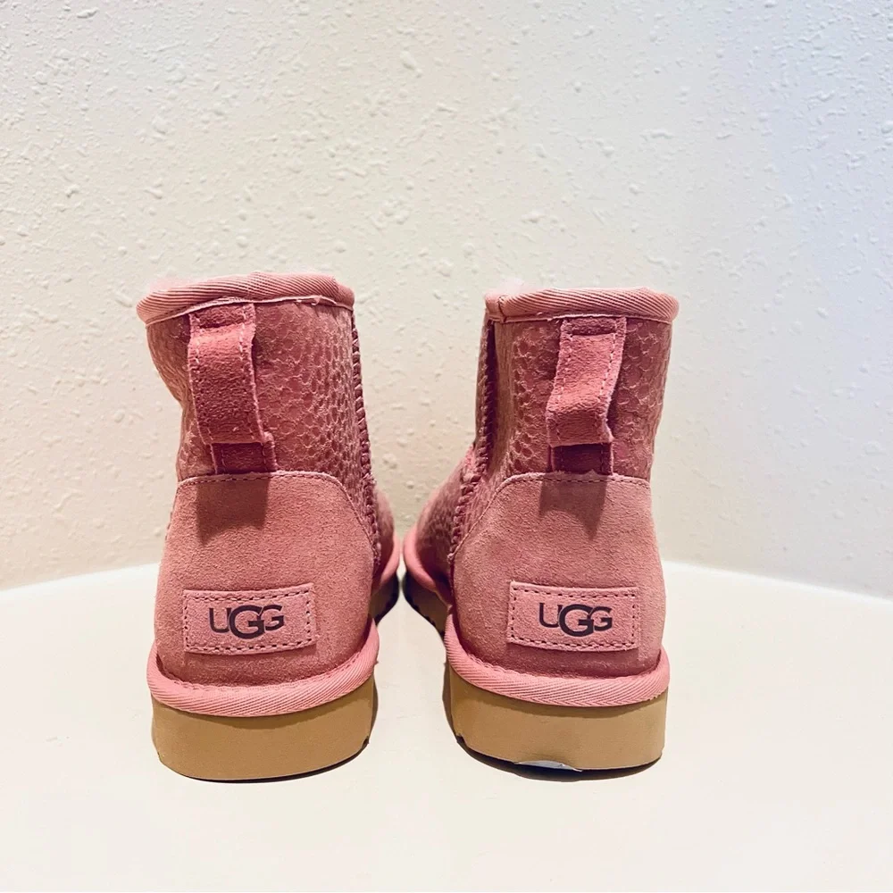 UGG classic mini